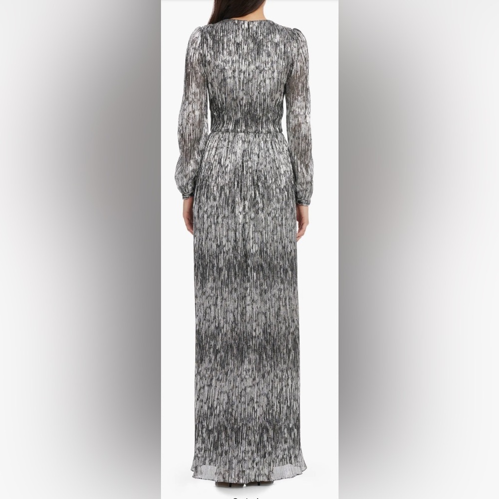 Cia Metallic Long Sleeve Dress
Dress the Population​